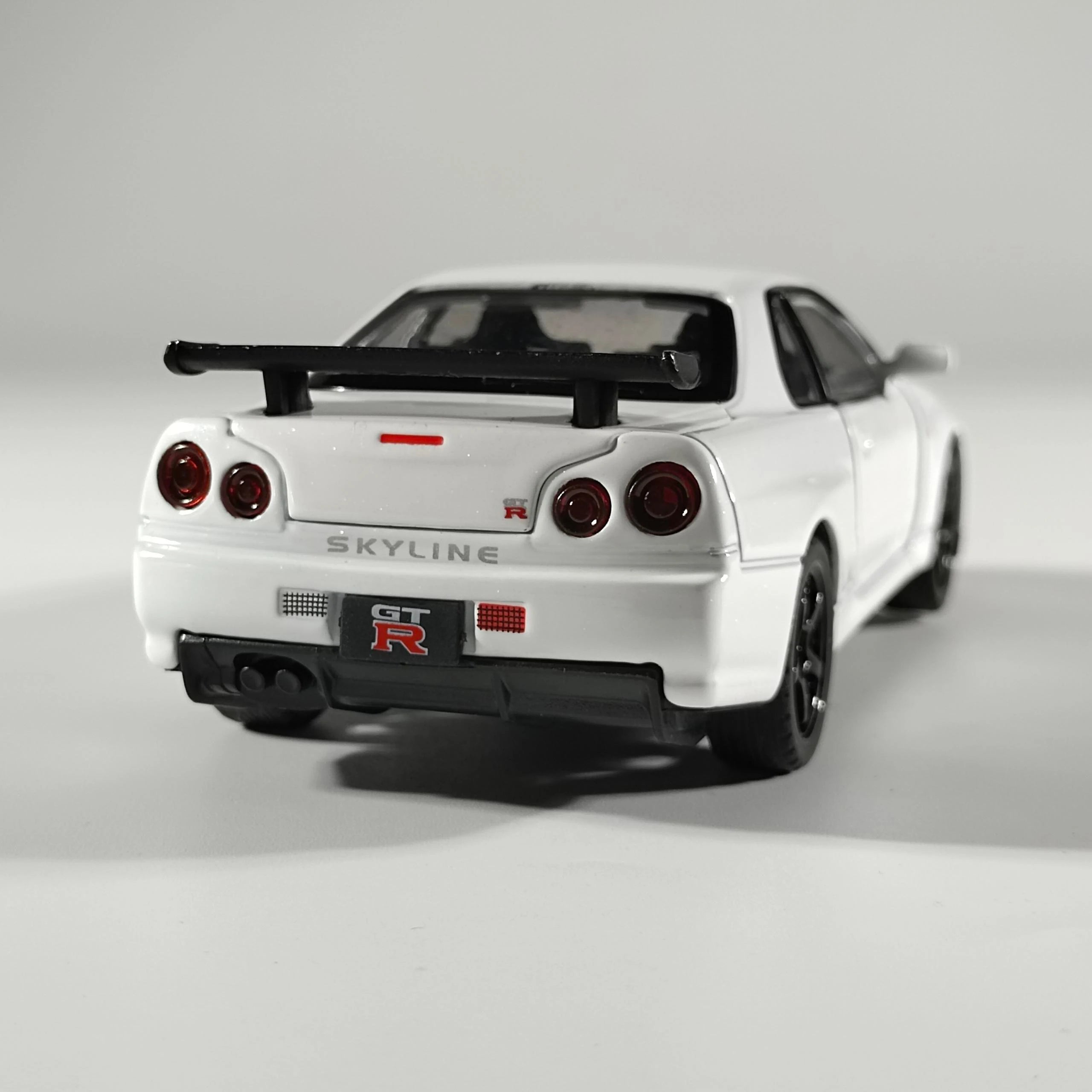 1:32 Die Cast GTR R34 Skyline Street Car Version Supercar Die Casting Alloy Model Metal Car Sound Light Pull Back Mini GT